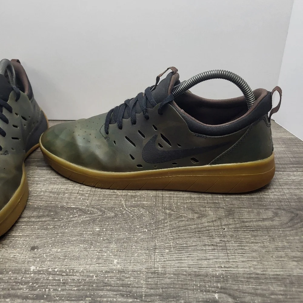 Nike SB Nyjah Free Premium Shoes Sneakers Mens Sz 8.5  Camo Gum Skate Sneakers